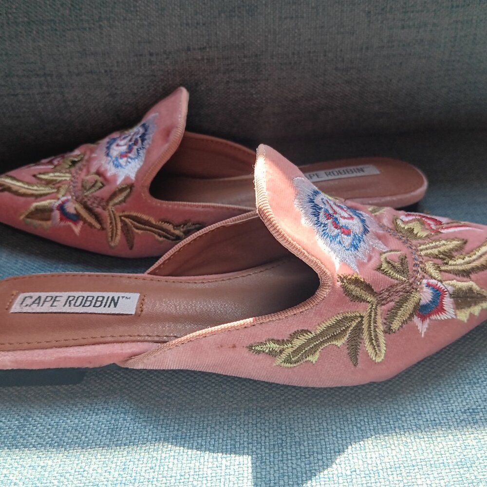 CAPE ROBBIN Pointed Toe Mule Flats, Pink Velvet, Floral Embroidery - Picture 10 of 14